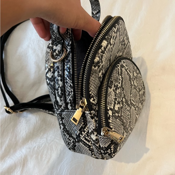 Small backpack snake pattern - Picture 3 of 5